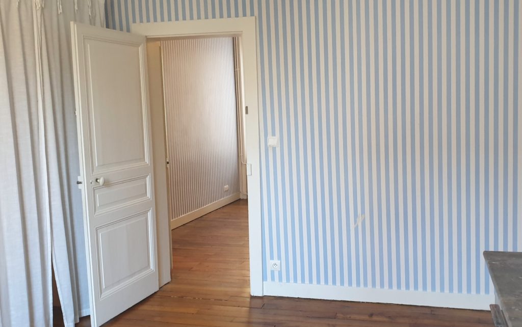 Chambre avec parquet
